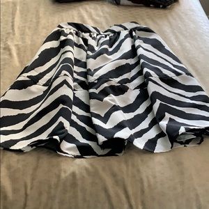 Black and whit skirt NWT